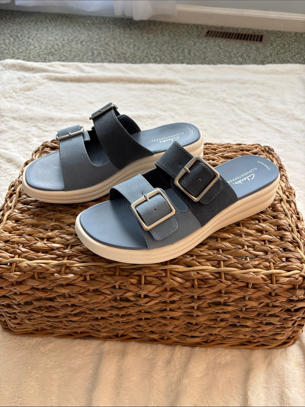 Clarks Cloudstepper sandal - drift buckle denim combo. Size 8.